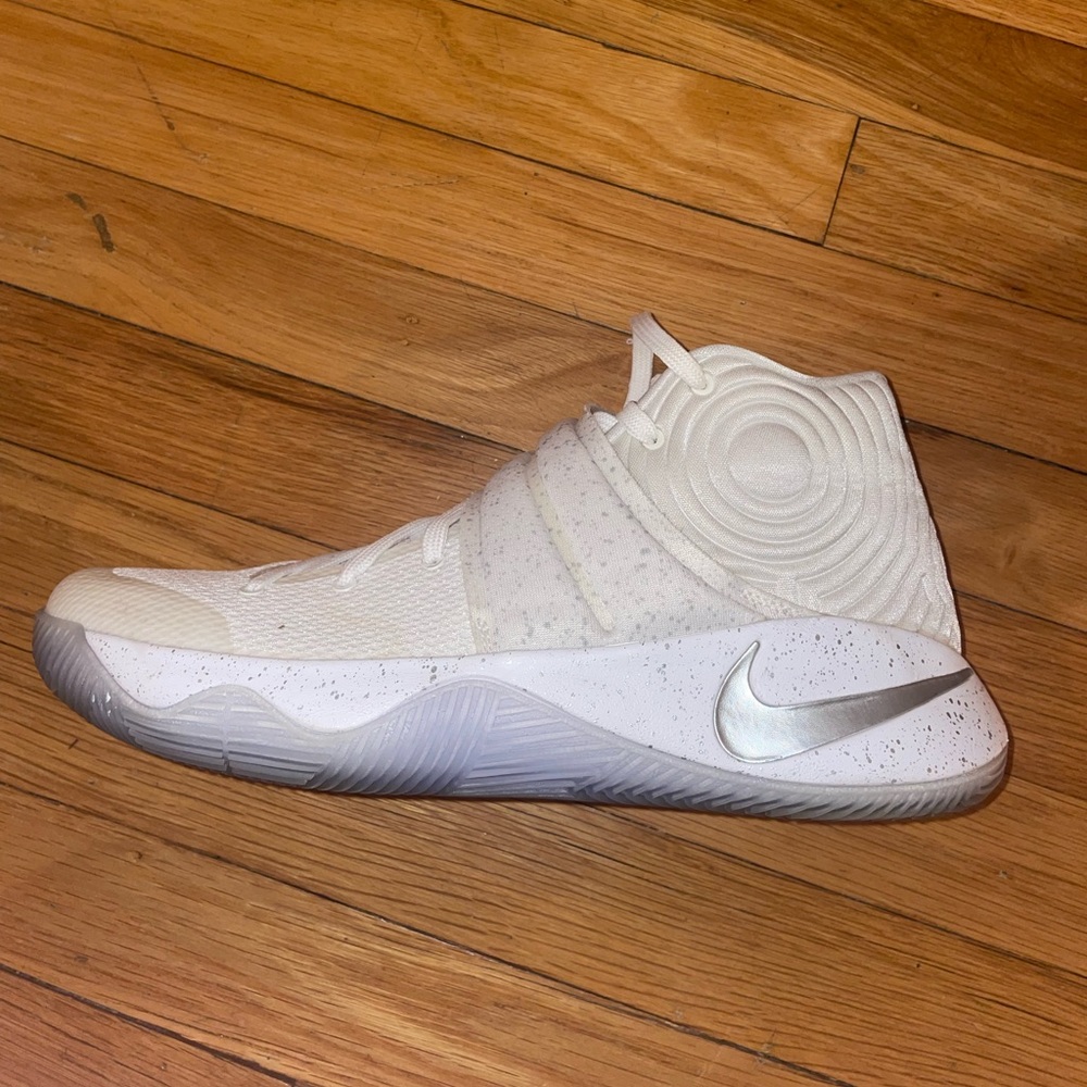 Nike - Kyrie 2 “Silver Speckle”